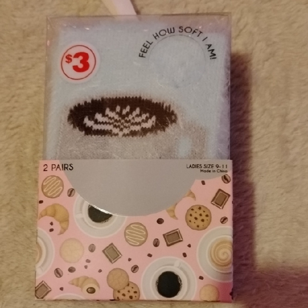 Just Be Donut and Coffee Slippers and Socks Set Size 7/8 - Picture 10 of 11
